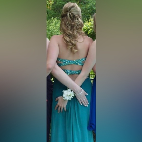 Prom Dress - Picture 4 of 5
